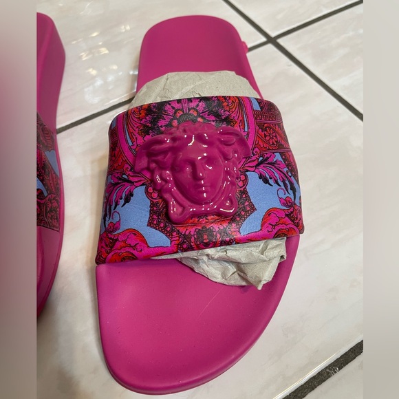 Versace Palazzo Slides embellished with a three-dimensional Medusa - Picture 3 of 6